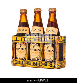 Ensemble de Lilliput vintage miniature Guinness stout de bouteilles. Banque D'Images