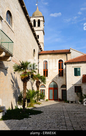 Église de Saint François à Sibenik sur la côte dalmate de la Croatie Banque D'Images