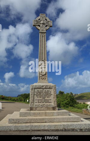 Monument commémoratif de guerre sur l'estuaire de Camel, Padstow, North Cornwall, England, UK Banque D'Images