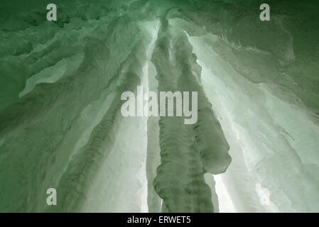 Les glaçons à l'intérieur d'une magnifique cascade de glace au Québec, Canada Banque D'Images