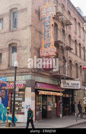 Bâtiment historique de Grant Street dans le quartier chinois de San Francisco Banque D'Images