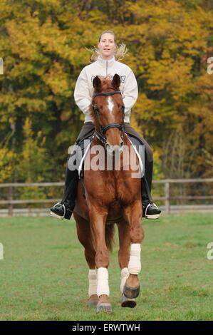 Femme rides Hanovre Banque D'Images