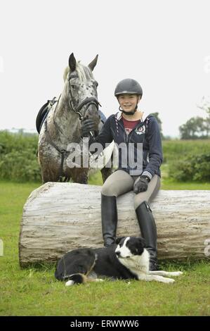 fille avec poney Banque D'Images