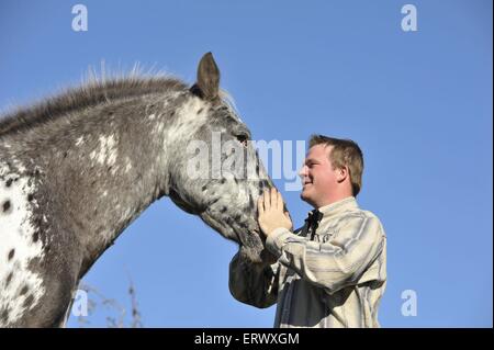 Et l'homme Appaloosa-Mix Banque D'Images