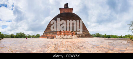 Ville sacrée d'Anuradhapura, Jetvanarama Jetvanaramaya Dagoba, aka Stupa, Triangle culturel, au Sri Lanka, en Asie Banque D'Images