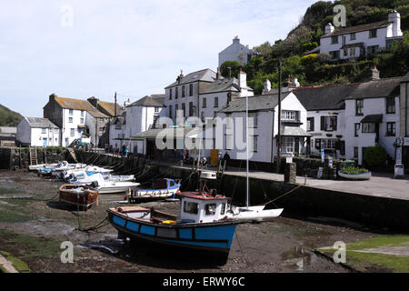 Le QUAI DU PORT DE POLPERRO. CORNWALL EN ANGLETERRE. UK. Banque D'Images