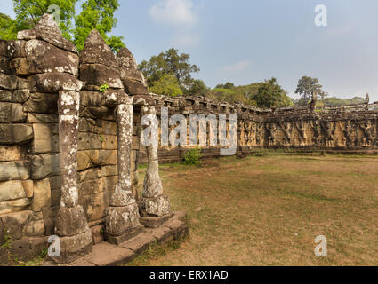 Terrasse de l'éléphant, l'éléphant à trois têtes, le sud de l'escalier, portail latéral, Angkor Thom, la Province de Siem Reap, Cambodge Banque D'Images