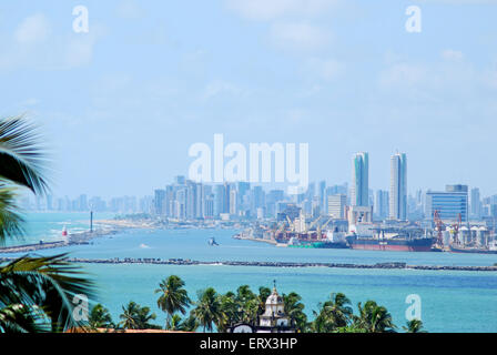 Recife, Pernambuco, Brésil, 2009. Une vue panoramique des collines de Recife d'Olinda. Banque D'Images