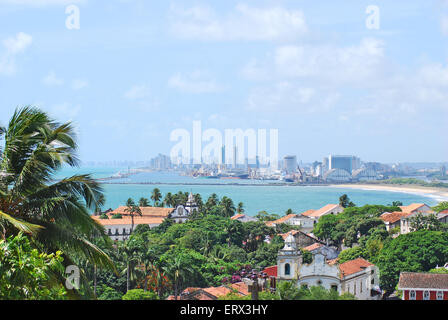 Recife, Pernambuco, Brésil, 2009. Une vue panoramique des collines de Recife d'Olinda. Banque D'Images