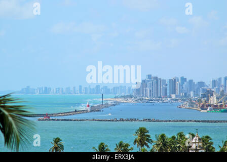 Recife, Pernambuco, Brésil, 2009. Une vue panoramique des collines de Recife d'Olinda. Banque D'Images