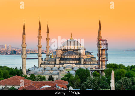 Coucher du soleil sur Mosquée Sultan Ahmed ou Mosquée Bleue, Sultanahmet, Istanbul, Turquie Banque D'Images