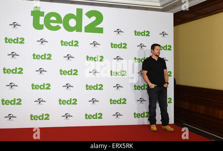 Berlin, Allemagne. 09Th Juin, 2015. US acteur américain, chanteur et producteur du film, Mark Wahlberg, pose au cours d'une conférence de presse pour le film 'TED 2' dans le Ritz Carlton Hotel de Berlin, Allemagne, 09 juin 2015. La comédie arrive dans les salles allemandes le 25 juin 2015. Dpa : Crédit photo alliance/Alamy Live News Banque D'Images