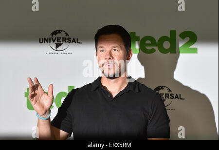 Berlin, Allemagne. 09Th Juin, 2015. US acteur américain, chanteur et producteur du film, Mark Wahlberg, pose au cours d'une conférence de presse pour le film 'TED 2' dans le Ritz Carlton Hotel de Berlin, Allemagne, 09 juin 2015. La comédie arrive dans les salles allemandes le 25 juin 2015. Dpa : Crédit photo alliance/Alamy Live News Banque D'Images