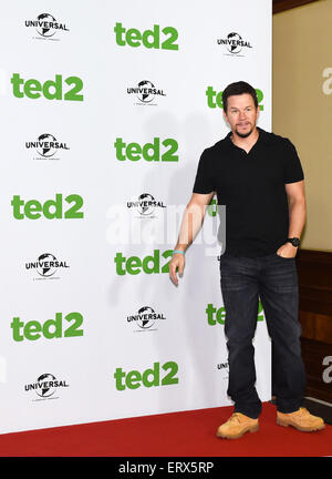 Berlin, Allemagne. 09Th Juin, 2015. US acteur américain, chanteur et producteur du film, Mark Wahlberg, arrive à une conférence de presse pour le film 'TED 2' dans le Ritz Carlton Hotel de Berlin, Allemagne, 09 juin 2015. La comédie arrive dans les salles allemandes le 25 juin 2015. Dpa : Crédit photo alliance/Alamy Live News Banque D'Images