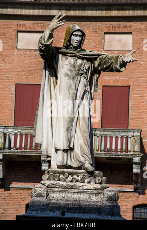 Statue de Girolamo Savonarola, Piazza della Repubblica, Ferrara, Italie Banque D'Images