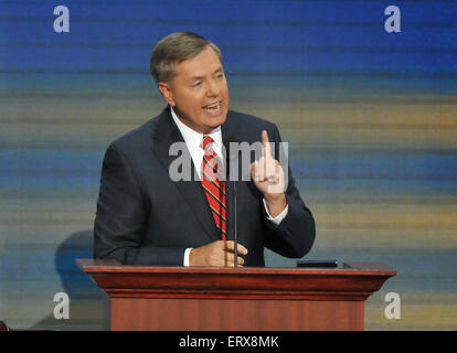 Saint Paul, MN - le 4 septembre 2008 -- United States Sénateur Lindsay Graham (républicain de Caroline du Sud) parle au jour 4 de la Convention nationale républicaine de 2008 à l'Xcel Energy Center à Saint Paul (Minnesota) le jeudi 4 septembre 2008.Credit : Ron Sachs/CNP.(RESTRICTION : NO New York ou le New Jersey Journaux ou journaux dans un rayon de 75 km de la ville de New York) - AUCUN FIL SERVICE - Banque D'Images