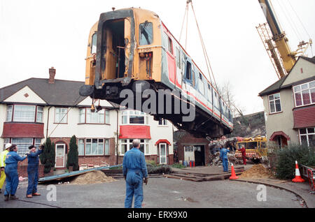 Purley accident ferroviaire Le 4 mars 1989 le 12:50 de Horsham est arrêté à Purley gare. Comme il a quitté la gare, il a traversé de la ligne lente à la ligne rapide comme prévu et à 13:39 a été frappé par derrière par la suite de 12:17 à partir de Littlehampton Banque D'Images