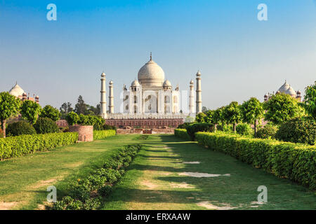 Taj Mahal dans la soirée, Agra, Inde Banque D'Images