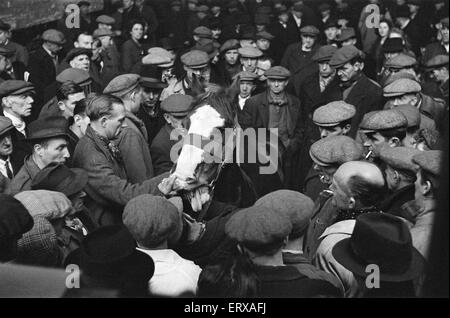 Panier et Van Horse Auction, New Kent Road, Londres, vers décembre 1947 Banque D'Images