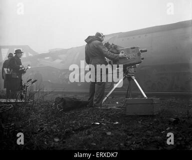 Accident Ferroviaire de Lewisham. Le soir du 4 décembre 1957 une couverture dense brouillard de Londres et les trains couverts ont été en retard. Le 5:18 pm Charing Cross à Hayes comprenant 10 voitures automotrices électriques transportant près de 1 500 passagers s'est arrêté à un signal de danger à Parcs Bridge Junction sur le Lewisham ligne de dérivation sous un pont ferroviaire de transport les voies sur la ligne. Les trains étaient en cours d'exécution à cause de la brume et les parcs Bridge Junction signaleur voulait parler au conducteur par le téléphone de l'information pour confirmer l'identité du train et de la destination. Banque D'Images