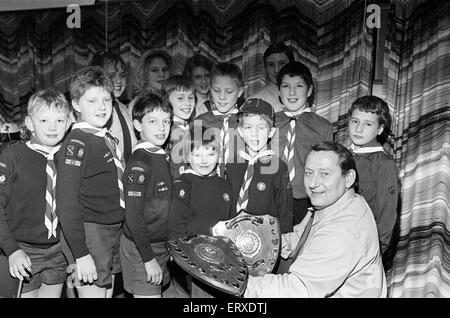 17e - Huddersfield Linthwaite Church - scouts et louveteaux présentation annuelle soirée, 13 janvier 1989. Banque D'Images