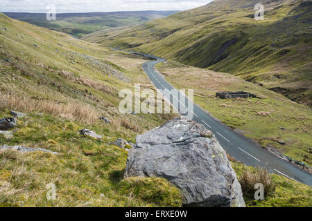 Au-dessus de la route plus Buttertub passent dans le Yorkshire Dales Banque D'Images