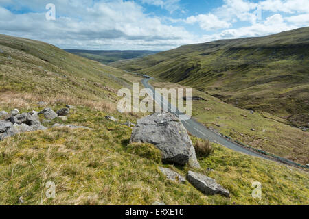 Au-dessus de la route plus Buttertub passent dans le Yorkshire Dales Banque D'Images