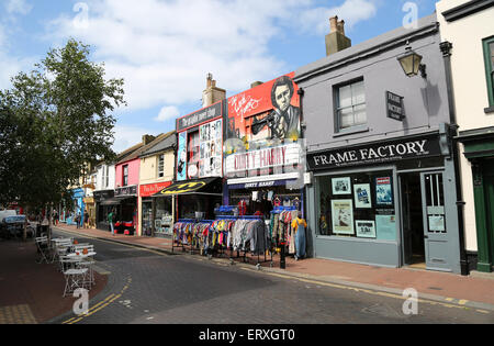 Boutiques sur la rue Sydney à Brighton North Laine. Banque D'Images