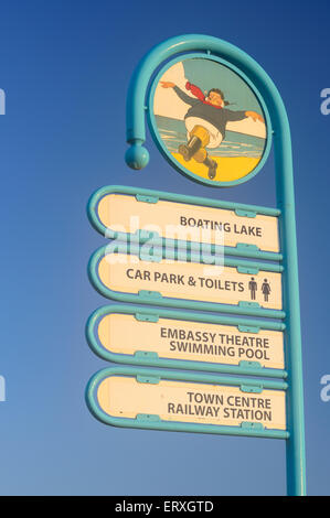 Direction de Skegness Jolly Fisherman signalisation, situé sur la plage, pour les principaux endroits à Skegness, dans le Lincolnshire Banque D'Images