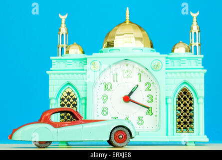 Jouet voiture classique Jaguar dinky dans des couleurs pastel Banque D'Images