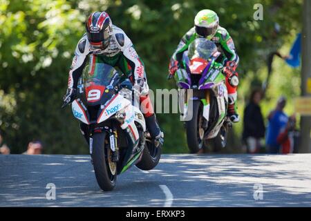 Douglas, île de Man). 9 juin, 2015. Ian Hutchinson en action pendant la course Superstock TT. Credit : Action Plus Sport Images/Alamy Live News Banque D'Images