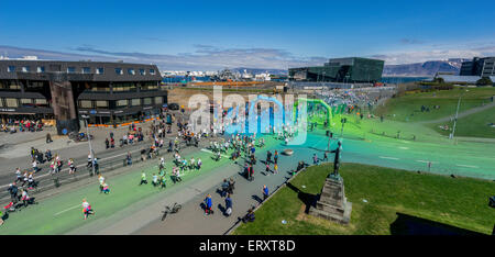 La Color Run, Reykjavik, Islande. 'Run 5k le plus heureux de la planète'. C'était la première couleur exécuter lieu en Islande, le 6 juin 2015 Banque D'Images