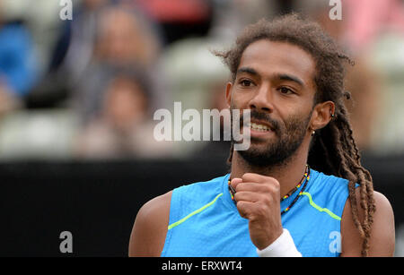 Stuttgart, Allemagne. 09Th Juin, 2015. Dustin Brown de l'Allemagne réagit au premier tour de Wimbledon contre Pologne au tournoi de tennis ATP à Stuttgart, Allemagne, 09 juin 2015. Photo : MARIJAN MURAT/dpa/Alamy Live News Banque D'Images