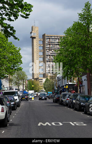 Trellick Tower par Ernő Goldfinger dans Notting Hill, Londres. Banque D'Images