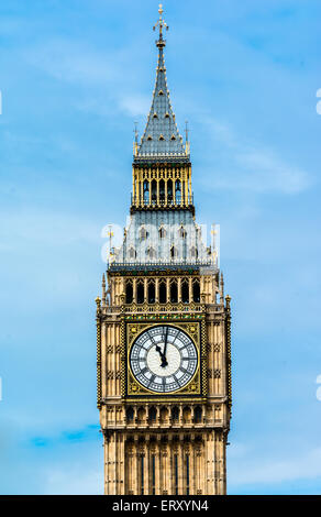 Architectura détail de Elizabeth Tower ou le Big Ben elle abrite la grande horloge de Westminster. Banque D'Images