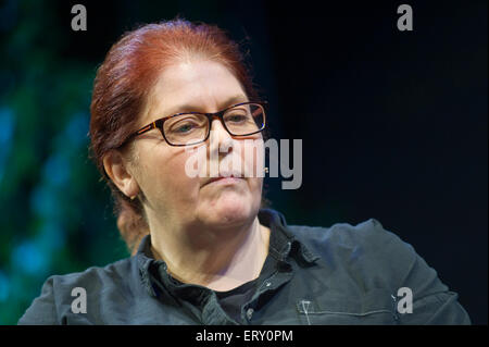 Sally Wainwright scénariste parlant sur scène à Hay Festival 2015 Banque D'Images