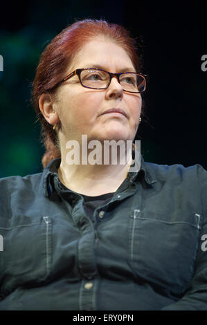 Sally Wainwright scénariste parlant sur scène à Hay Festival 2015 Banque D'Images