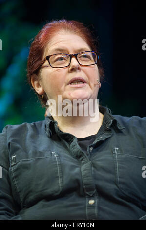 Sally Wainwright scénariste parlant sur scène à Hay Festival 2015 Banque D'Images