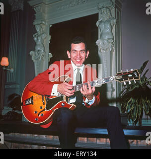 TRINI LOPEZ musicien américano-mexicaine de 1965 Banque D'Images