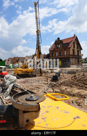 Site de construction avec les machines jaunes Banque D'Images