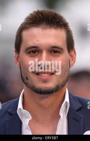 Charlie Sims arrive sur le tapis bleu pour la première européenne de l'entourage sur 09/06/2015 à la vue West End, Londres. Photo par Julie Edwards Banque D'Images