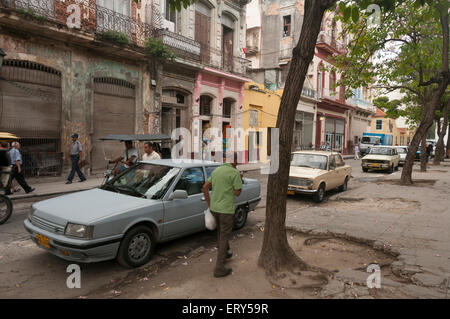 Elk224-1352 Cuba, La Habana Vieja, chambres non rénovées scène de rue Banque D'Images