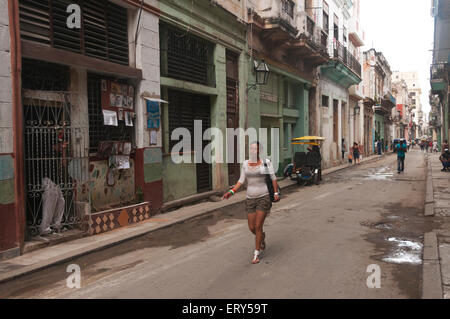 Elk224-1355 Cuba, La Habana Vieja, chambres non rénovées scène de rue Banque D'Images