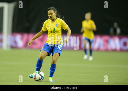 Montréal, Canada. 09Th Juin, 2015. Raquel (18) du Brésil avec la balle pendant la Coupe du Monde de la femme Groupe E match entre le Brésil et la Corée du Sud au Stade olympique à Montréal, Canada le 10 mai 2015. Credit : Cal Sport Media/Alamy Live News Banque D'Images