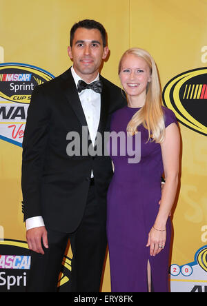 2014 NASCAR Sprint Cup Series Awards Les arrivées à Wynn Las Vegas Aric Almirola avec : Janice,Almirola Où : Las Vegas, Nevada, United States Quand : 06 Déc 2014 Crédit : Judy Eddy/WENN.com Banque D'Images