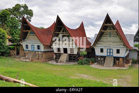 Maisons traditionnelles Batak Toba. Le nord de Sumatra. L'Indonésie Banque D'Images