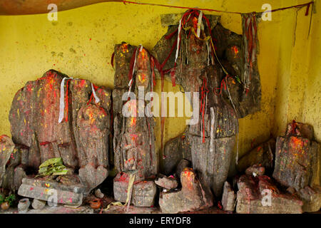 Vieilles statues antiques ; patrimoine mondial de l'UNESCO , Devdaha , lieu de naissance de Mayadevi , mère de Bouddha ; Lumbini ; Népal , asie Banque D'Images