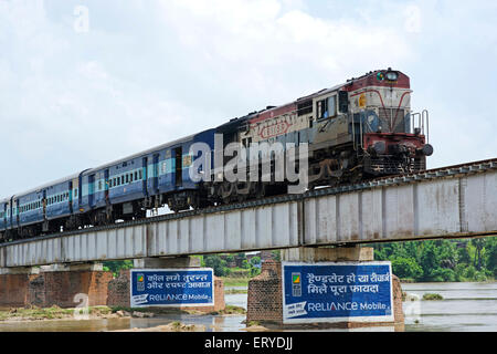 Fer sur le pont de la rivière ; Bihar en Inde ; Banque D'Images