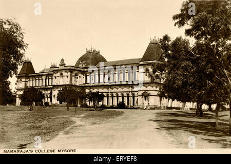 Ancienne image vintage 1900s ; Collège Maharaja ; Mysore ; Karnataka ; Inde Banque D'Images