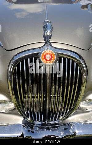 Jaguar S type calandre et capot, classic car show Scolton Manor West Wales Pembrokeshire Banque D'Images